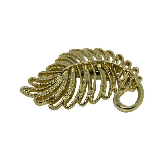 Vintage Gerrys Gold-Tone Leaf Brooch Pin Elegant Botanical Jewelry Accessory - Picture 1 of 3